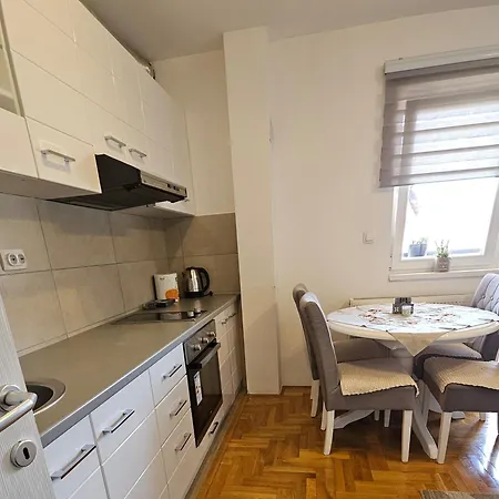 Jovana Stan Na Dan * بال